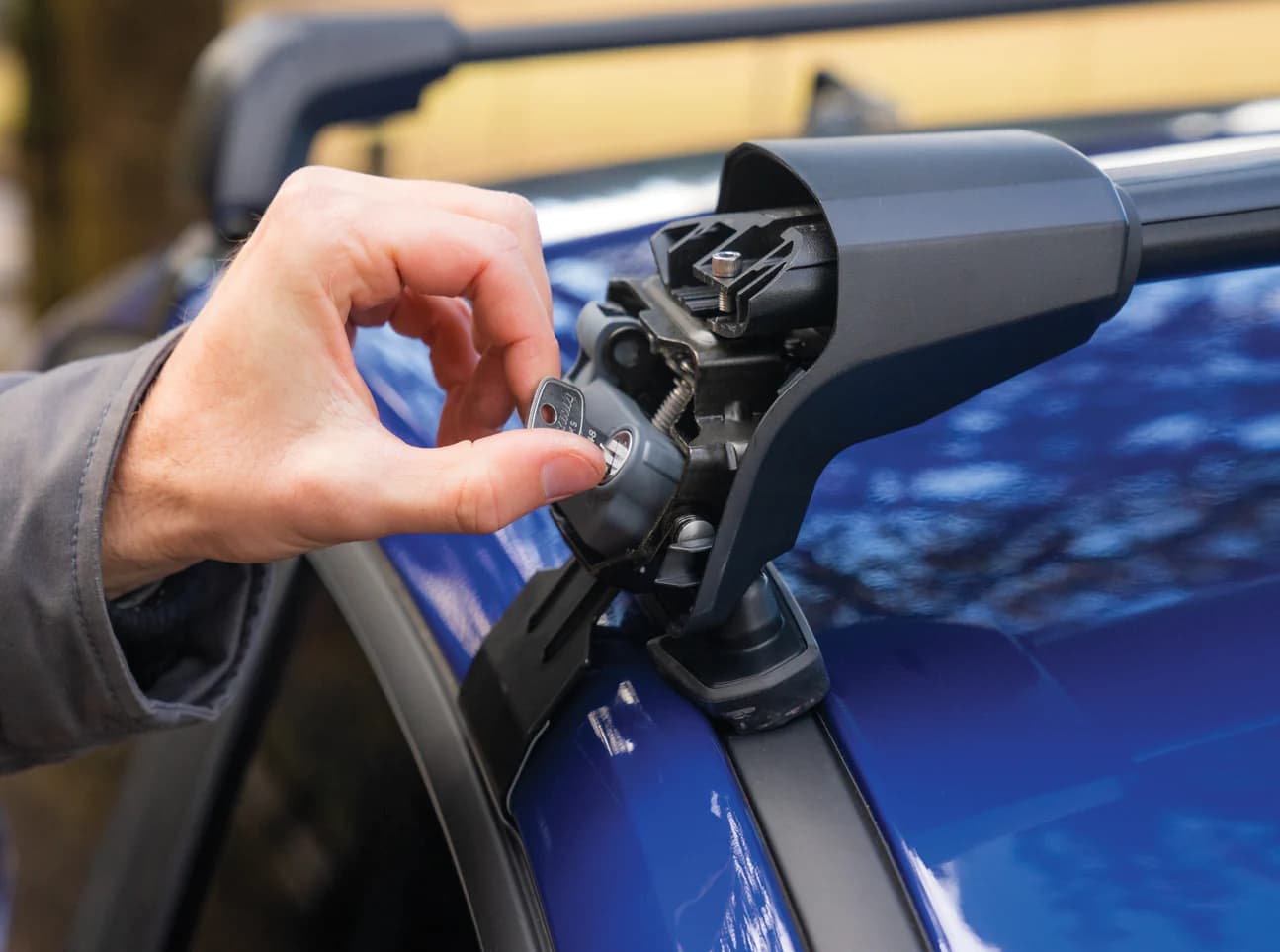 Yakima BaseLine FX Integrated Crossbar for Naked Roofs, Single 7